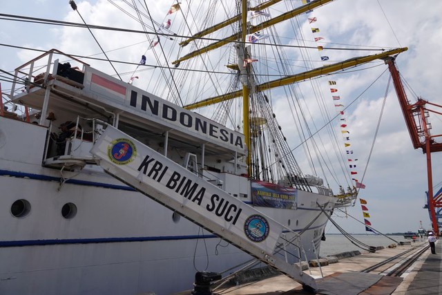 T&agrave;u buồm hải qu&acirc;n lớn nhất Đ&ocirc;ng Nam &Aacute; của Indonesia đến cảng S&agrave;i G&ograve;n - Ảnh 2.