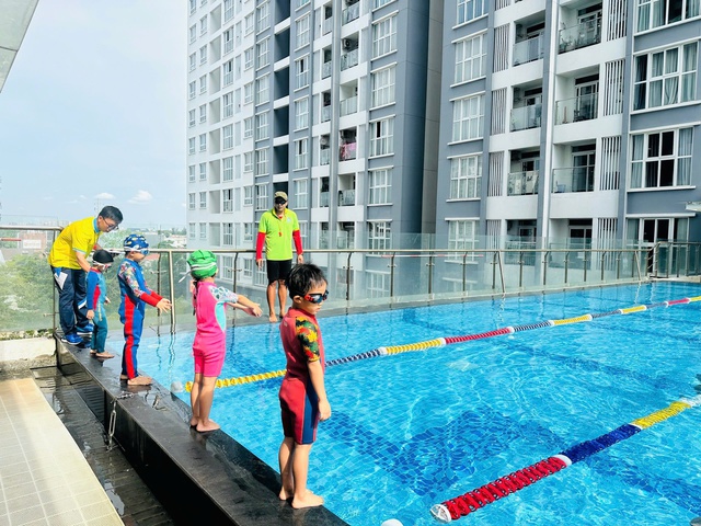 TP.HCM cấp tập ph&ograve;ng chống đuối nước cho học sinh - Ảnh 2.