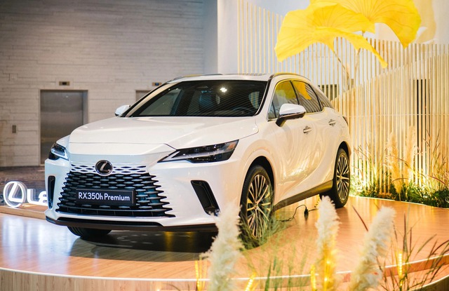 Loạt xe hybrid hạng sang Lexus giảm gi&aacute;, cao nhất gần 400 triệu đồng - Ảnh 3.