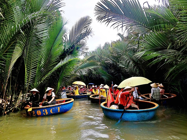 Phố cổ Hội An và vùng lân cận cần 'chiếc áo mới'- Ảnh 2. Phố cổ Hội An và vùng lân cận cần 'chiếc áo mới'- Ảnh 2.
