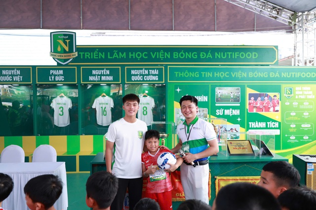 Quốc Việt tiếp lửa hàng nghìn thí sinh tại ngày hội tuyển sinh Nutifood 2026- Ảnh 1.