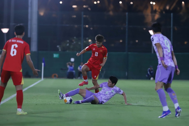 U.17 Việt Nam sẽ thắng U.17 UAE nếu giữ được c&aacute;i đầu 'lạnh'- Ảnh 2.