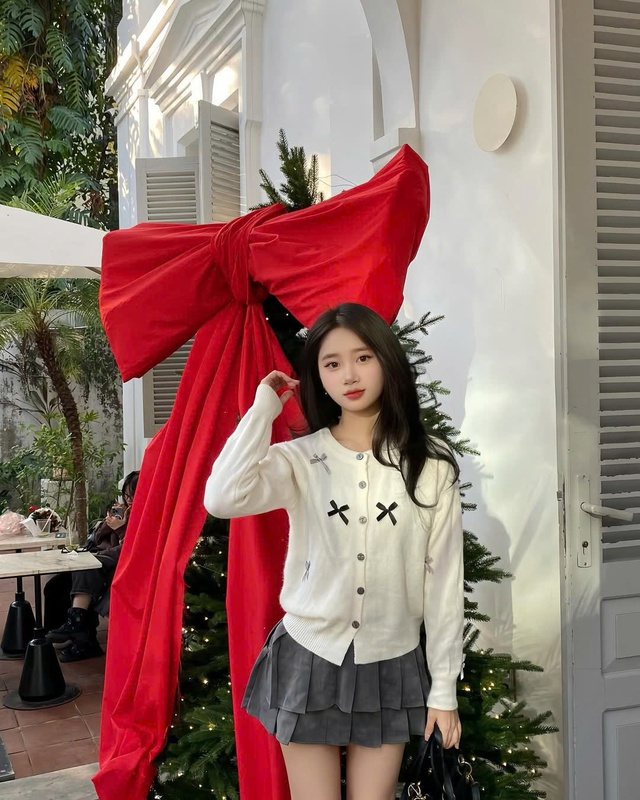 Làm mới tủ đồ bằng sự giao thoa giữa sắc trắng và xám- Ảnh 4.