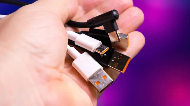 Vì sao cổng USB-A có màu sắc, còn USB-C thì không? - Ảnh 1.