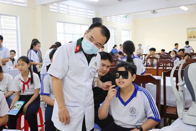 Nghĩa t&igrave;nh nơi Bệnh viện Qu&acirc;n y 121 - Ảnh 1.