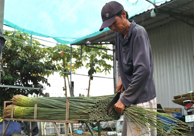 Cỏ b&agrave;ng Đức Lập: Từ sợi cỏ ph&egrave;n đến t&uacute;i x&aacute;ch 'thời thượng' - Ảnh 1.
