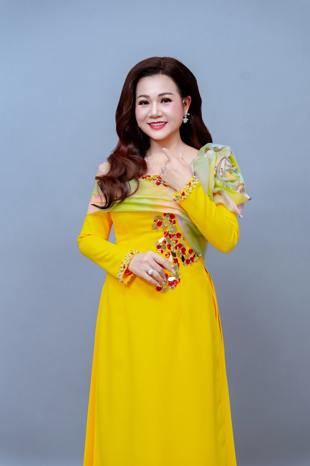 Ca sĩ bolero Dương Hồng Loan trải lòng về nghề, lên tiếng chuyện nghỉ hưu - Ảnh 2.