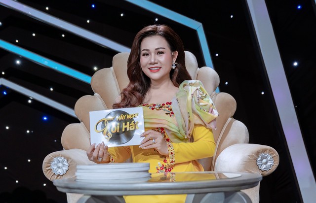 Ca sĩ bolero Dương Hồng Loan trải lòng về nghề, lên tiếng chuyện nghỉ hưu - Ảnh 1.