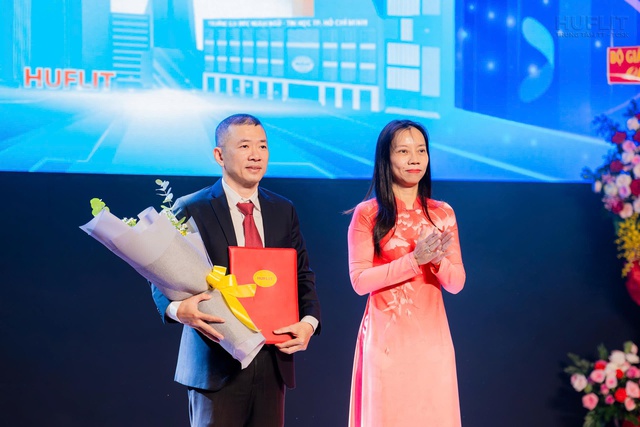 Trường ĐH Ngoại ngữ - Tin học TP.HCM c&oacute; t&acirc;n hiệu trưởng l&agrave; chuy&ecirc;n gia c&ocirc;ng nghệ - Ảnh 2.