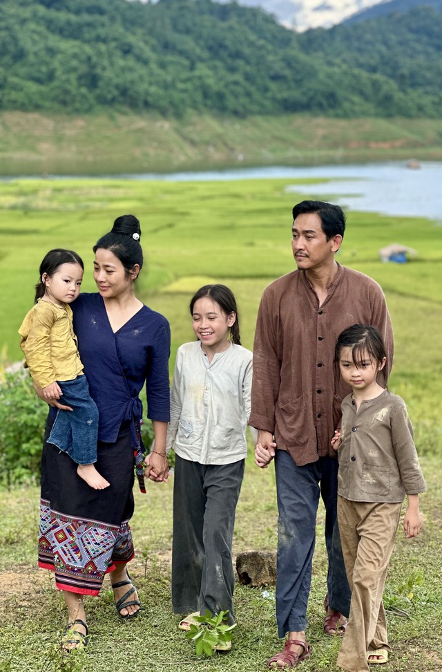 Hứa Vĩ Văn tiết lộ gian nan quay phim lịch sử ở bi&ecirc;n giới Việt - L&agrave;o - Ảnh 1.