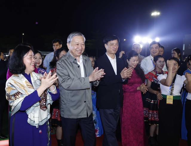 Lắng nghe nh&acirc;n d&acirc;n bằng tr&aacute;i tim, h&agrave;nh động v&agrave; tr&aacute;ch nhiệm- Ảnh 2.