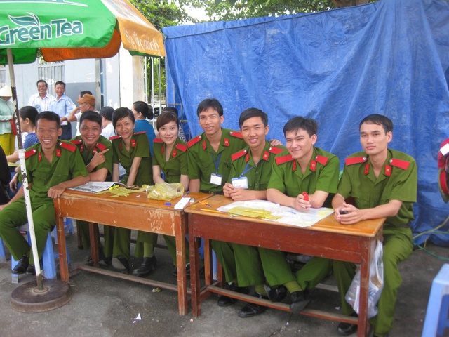 Ký ức dưới cơn mưa năm 2010 theo nam đại úy suốt cả thanh xuân - Ảnh 4.