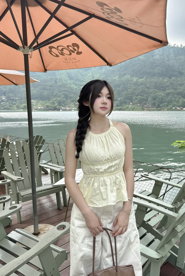 Tự tin khoe dáng hè cùng loạt áo bo chun trẻ trung- Ảnh 2.