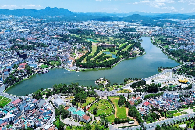 R&agrave; so&aacute;t hồ sơ di t&iacute;ch hồ Xu&acirc;n Hương để h&agrave;i h&ograve;a bảo tồn v&agrave; ph&aacute;t triển- Ảnh 1.