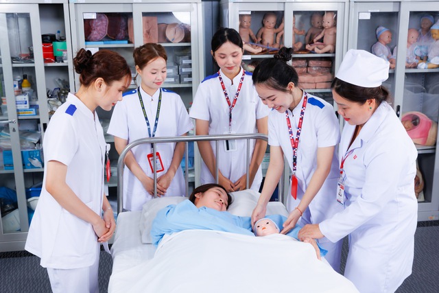 Hiệu trưởng Trường ĐH Quốc tế Hồng B&agrave;ng được bổ nhiệm l&agrave;m gi&aacute;m đốc bệnh viện - Ảnh 1.