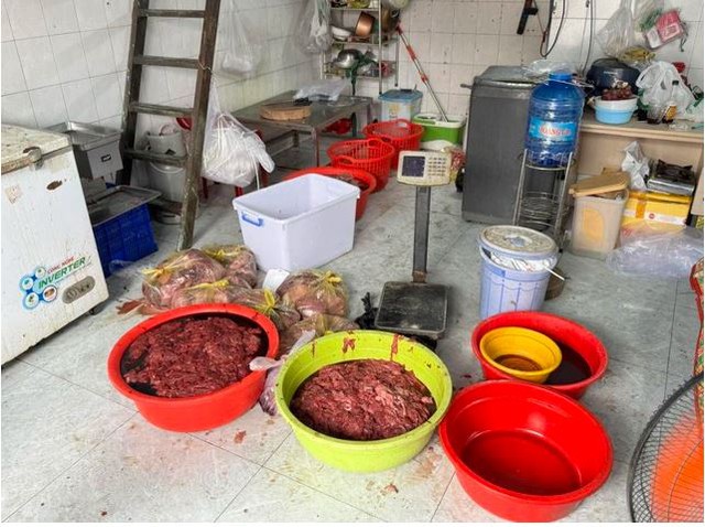 Ăn nhiều thịt bò giả tẩm màu và hóa chất gây hại sức khỏe ra sao? - Ảnh 1.