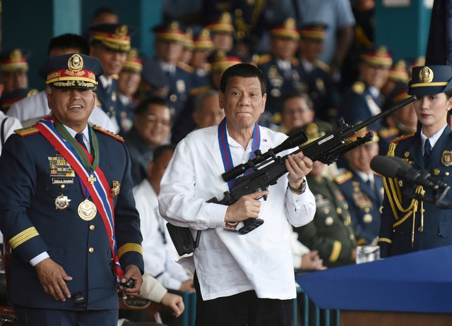 Bị ICC truy bắt, thượng nghị sĩ Philippines bỏ chạy vào tòa nhà quốc hội - Ảnh 1.