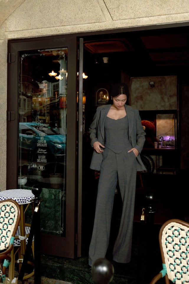 'Hô biến' vóc dáng chuẩn đồng hồ cát nhờ chiếc áo corset- Ảnh 5.