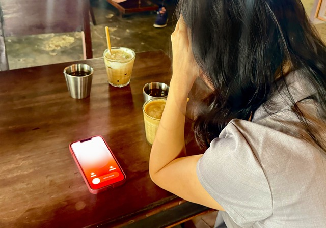 Khi việc nghe gọi điện thoại trở th&agrave;nh nỗi &aacute;p lực kh&ocirc;ng t&ecirc;n - Ảnh 1.