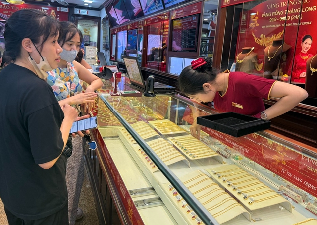 'Chênh lệch giá vàng có thể giảm về 10 triệu/lượng trong 1 - 2 tháng tới' - Ảnh 2.