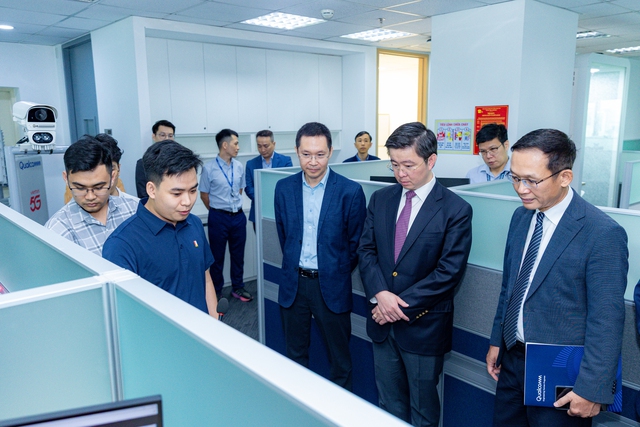 Qualcomm mở rộng nghiên cứu AI, bán dẫn tại Việt Nam - Ảnh 1.