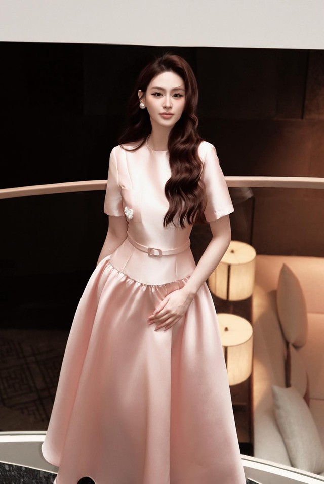 Đầm midi thanh lịch cho ngày nắng - Ảnh 5.