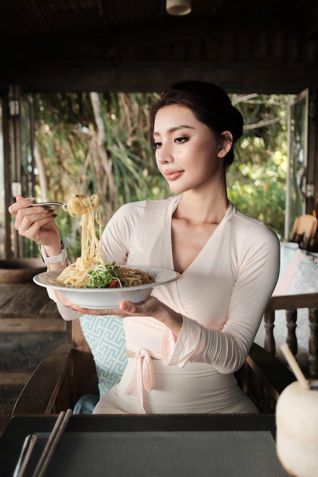 Người phụ nữ nâng tạ gần 100 kg mỗi tuần để tăng hơn 15 kg - Ảnh 6.