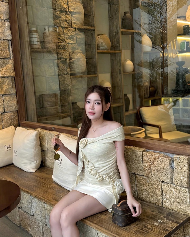 Đầm đính hoa và nơ 3D tạo điểm nhấn kiêu sa cho nàng - Ảnh 4.