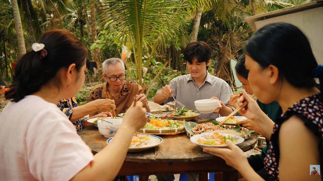 Ch&agrave;ng trai kể chuyện miền T&acirc;y bằng những m&oacute;n ăn qu&ecirc; - Ảnh 1.