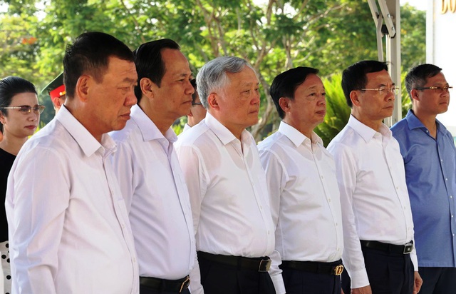 Nguyên Phó thủ tướng trao nhà tình nghĩa cho gia đình người có công tại Đà Nẵng- Ảnh 1.