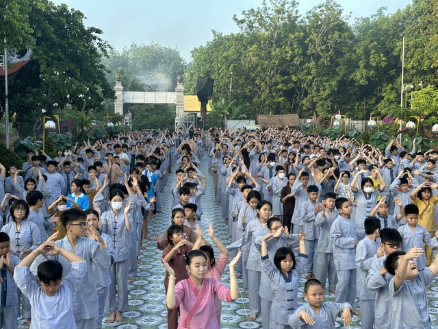 Nhiều ch&ugrave;a mở kh&oacute;a sinh hoạt Phật ph&aacute;p m&ugrave;a h&egrave; gi&uacute;p trẻ bỏ th&oacute;i quen xấu - Ảnh 1.