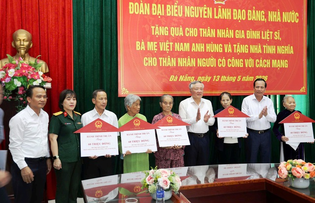 Nguyên Phó thủ tướng trao nhà tình nghĩa cho gia đình người có công tại Đà Nẵng- Ảnh 3.