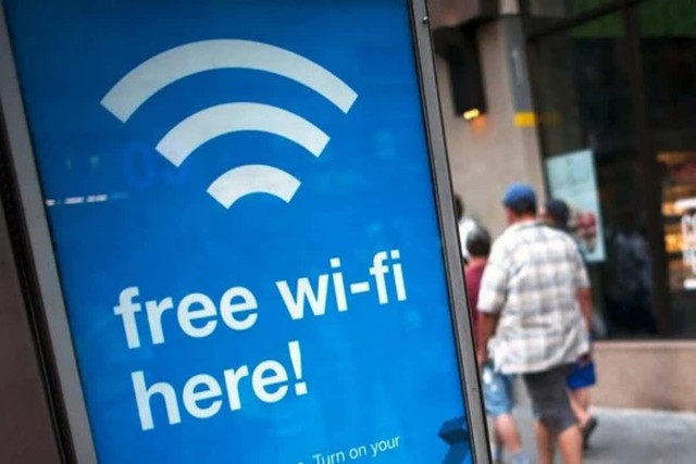 Những thao tác tuyệt đối tránh nếu đang kết nối Wi-Fi công cộng - Ảnh 2.