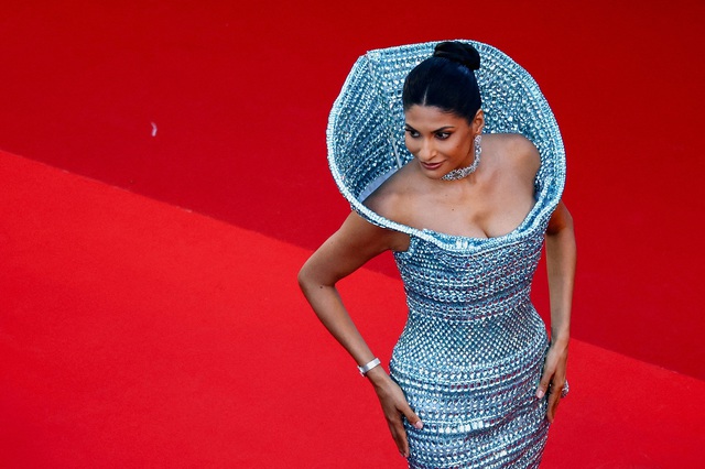 Demi Moore, Củng Lợi khoe sắc gợi cảm b&ecirc;n d&agrave;n sao dự khai mạc LHP Cannes - Ảnh 12.