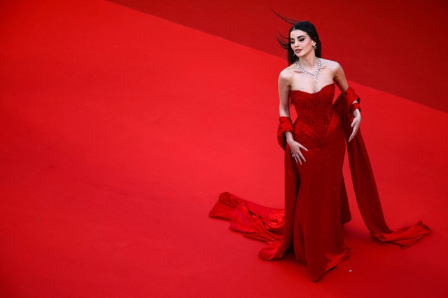 Demi Moore, Củng Lợi khoe sắc gợi cảm b&ecirc;n d&agrave;n sao dự khai mạc LHP Cannes - Ảnh 11.