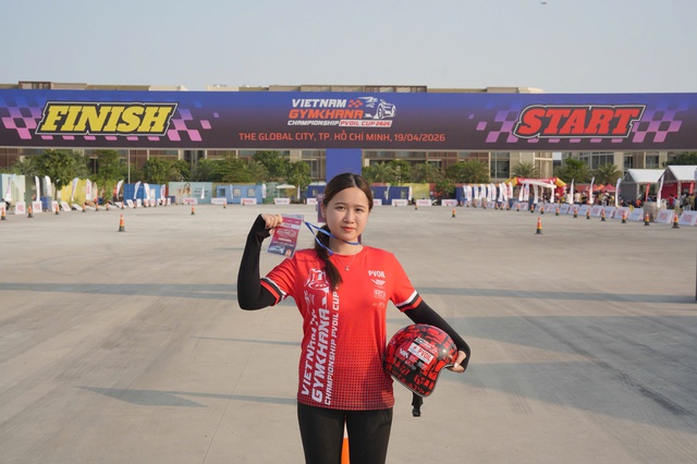 Nữ sinh vi&ecirc;n tr&oacute;t đam m&ecirc; đua xe &ocirc; t&ocirc; - Ảnh 2.