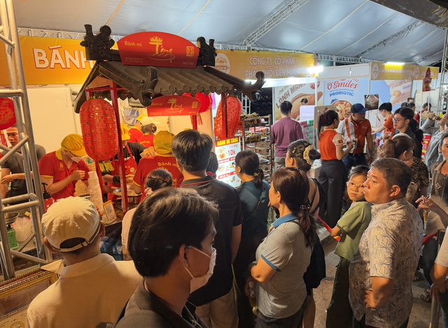 Lễ hội b&aacute;nh m&igrave; m&ugrave;a 4 thu h&uacute;t lượng kh&aacute;ch kỷ lục- Ảnh 3.