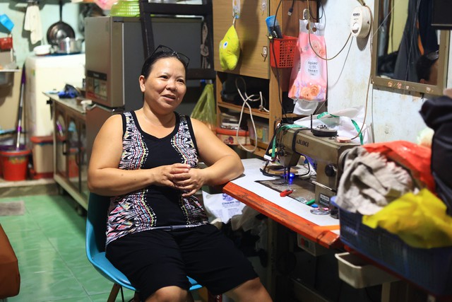 'Luật ngầm' chủ trọ thu tiền điện 4.000 đồng/kWh: Khổ vì một kiểu 'nóng' khác- Ảnh 3. 'Luật ngầm' chủ trọ thu tiền điện 4.000 đồng/kWh: Khổ vì một kiểu 'nóng' khác- Ảnh 3.