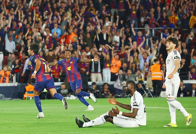 La Liga: Mùa bóng đầy tương phản của hai gã khổng lồ- Ảnh 1. La Liga: Mùa bóng đầy tương phản của hai gã khổng lồ- Ảnh 1.