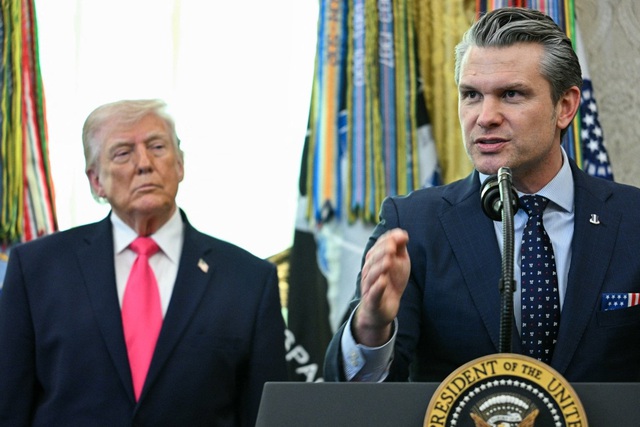 Bộ trưởng Chiến tranh Mỹ th&aacute;p t&ugrave;ng Tổng thống Trump đến thăm Trung Quốc - Ảnh 1.