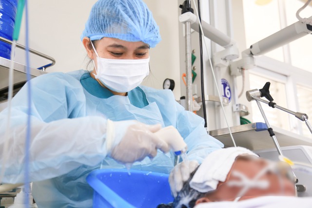 Nghề điều dưỡng: &Aacute;p lực, sợ h&atilde;i v&agrave; h&agrave;nh tr&igrave;nh giữ lấy sự sống- Ảnh 12.