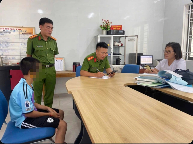 B&eacute; trai cầu cứu v&igrave; bị bạo h&agrave;nh, người th&acirc;n n&oacute;i g&igrave;? - Ảnh 1.