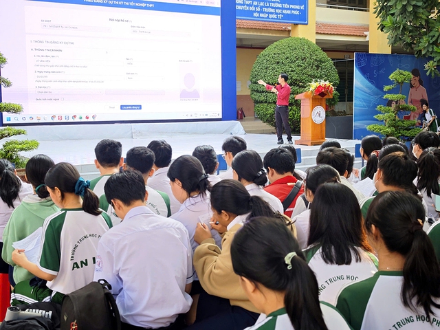 Thi tốt nghiệp THPT 2026: Thí sinh TP.HCM chọn tập trung nhóm môn KHTN và ngoại ngữ - Ảnh 1.