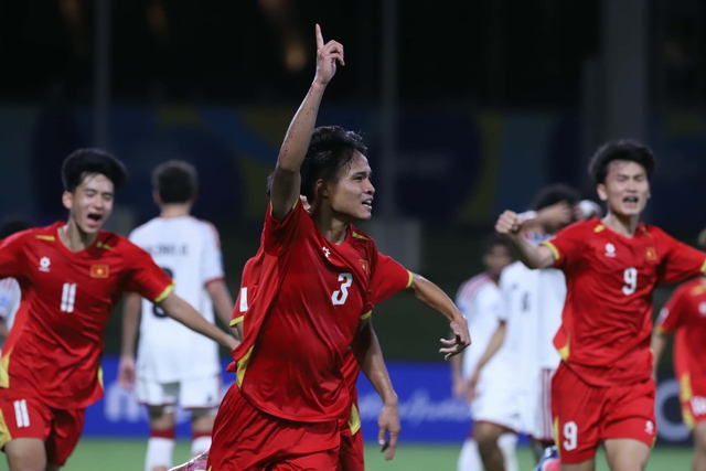 Bản lĩnh v&agrave;ng đưa U.17 Việt Nam ki&ecirc;u h&atilde;nh bước ra World Cup- Ảnh 1.