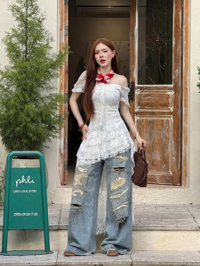 Khẳng định phong cách riêng cùng quần jeans rách- Ảnh 3. Khẳng định phong cách riêng cùng quần jeans rách- Ảnh 3.