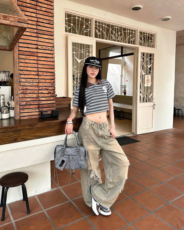 Khẳng định phong cách riêng cùng quần jeans rách- Ảnh 6. Khẳng định phong cách riêng cùng quần jeans rách- Ảnh 6.