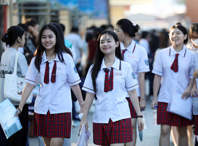 Loạt trường mở cổng nhận minh chứng xét tuyển đại học - Ảnh 1.