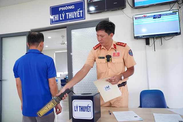 Xem clip tai nạn trước khi thi s&aacute;t hạch: Biết sợ khi cầm l&aacute;i!- Ảnh 2.