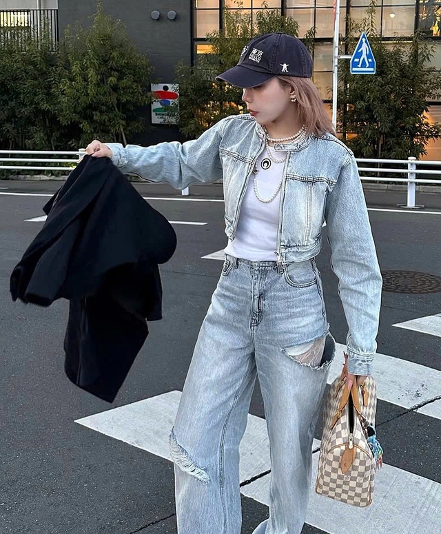 Khẳng định phong cách riêng cùng quần jeans rách- Ảnh 7. Khẳng định phong cách riêng cùng quần jeans rách- Ảnh 7.