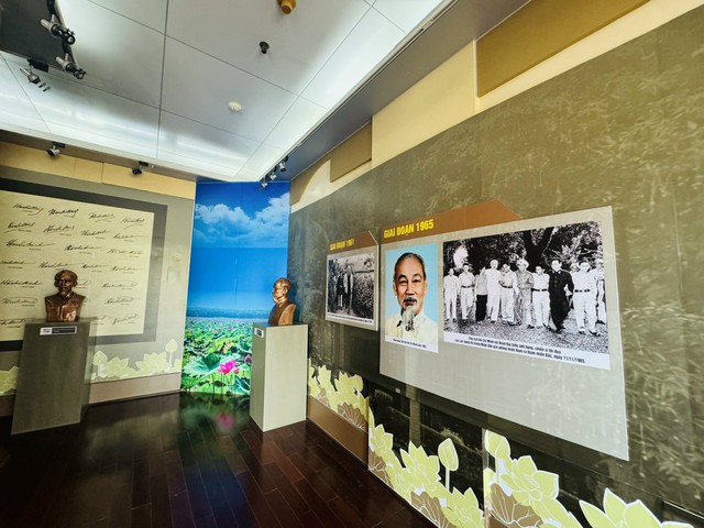 Cận cảnh các hiện vật, tư liệu quý tại Bảo tàng Hồ Chí Minh - Ảnh 5. Cận cảnh các hiện vật, tư liệu quý tại Bảo tàng Hồ Chí Minh - Ảnh 5.